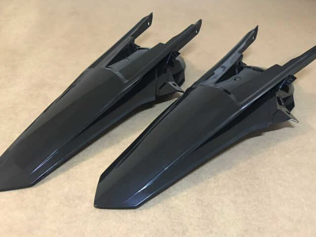 Hier erfährst du die Unterschiede bei den Plastikteilen einer KTM EXC und KTM SX